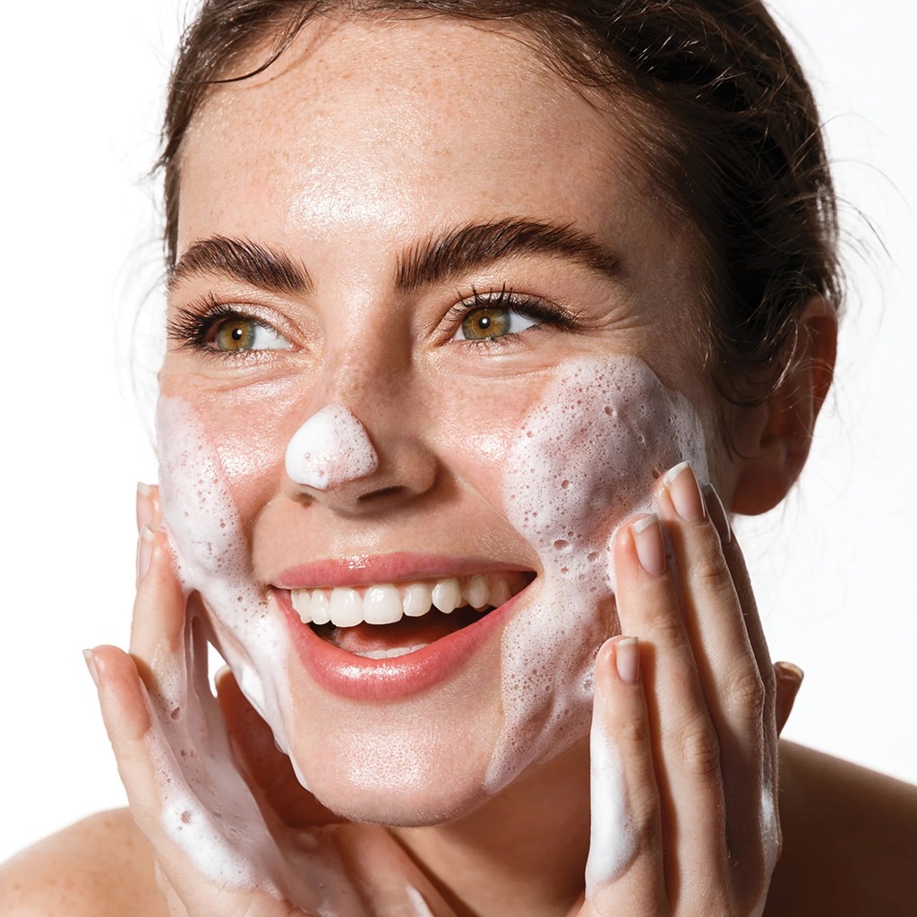 Gentle Hydrating Cleanser 150 ml-1
