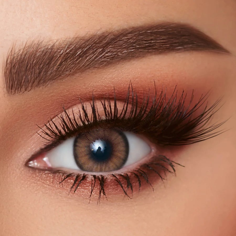 عدسات لاصقة شهرية