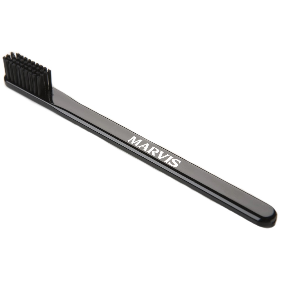 فرشاة اسنان متوسطة الحجم