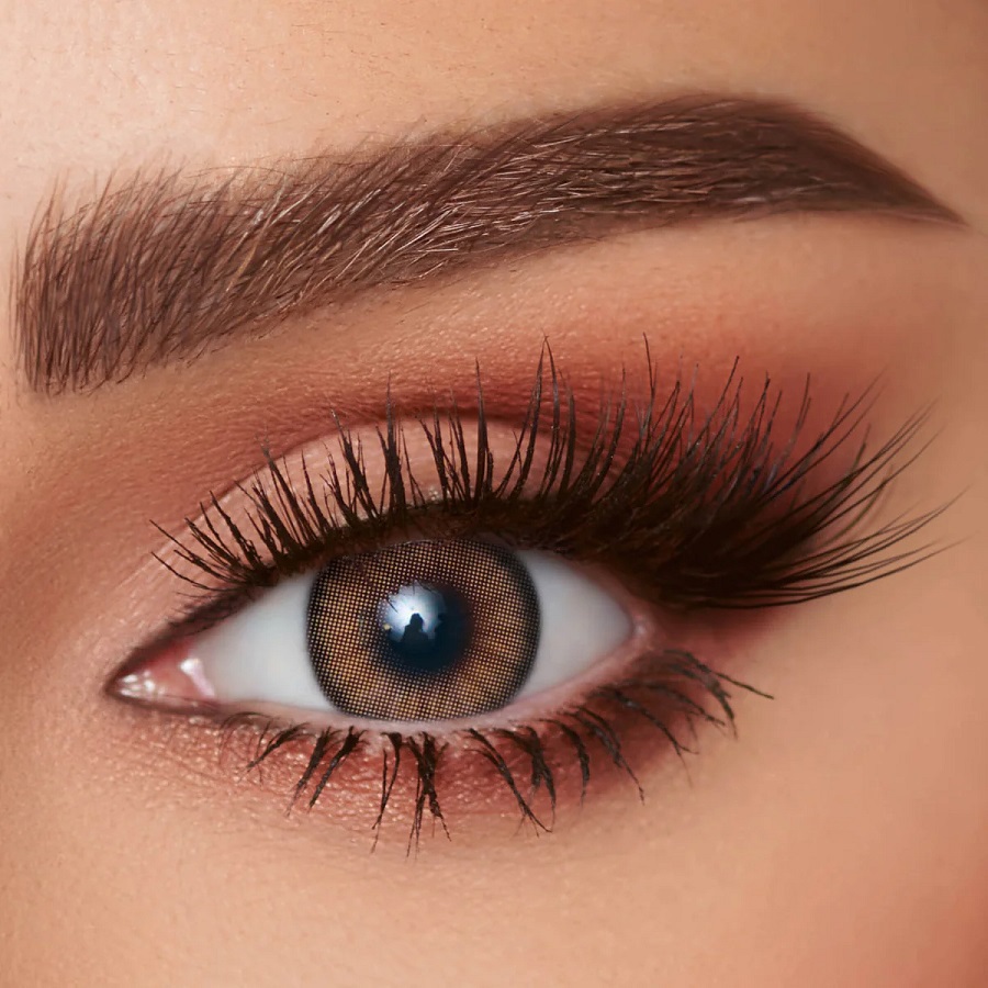 عدسات لاصقة شهرية