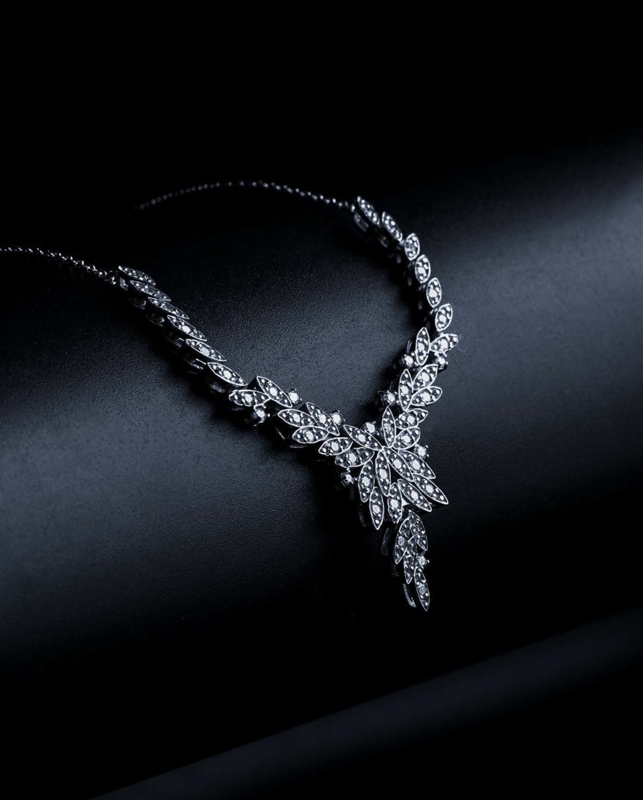 عقد الماس نسائي