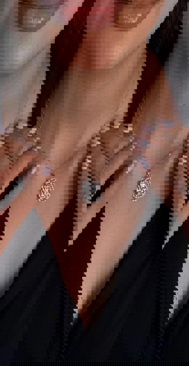 قلائد باكيت